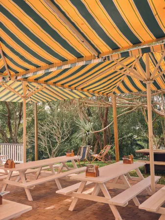 Halse Lodge Noosa Heads Отели рядом с достопримечательностью «Нуза Хедс Мейн Бич»