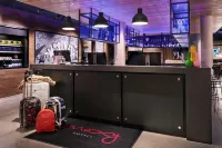 Moxy Essen City - Bar