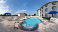 Comfort Inn & Suites - piscina