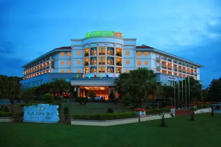 Dlgl - Dung Quat Hotel Отели в г. Nui Thanh