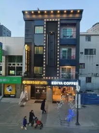 Brown-Dot Hotel