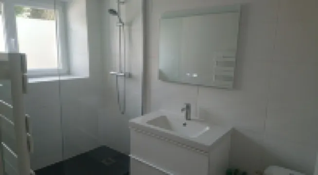 Newly renovated studio in the heart of town, separate kitchen