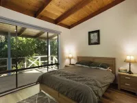 BEAUTIFUL COSY FAMILY HIDEAWAY - FREE WIFI AND FOXTEL - LONG JETTY NOW OPEN! Hotels in Foster
