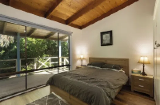 BEAUTIFUL COSY FAMILY HIDEAWAY - FREE WIFI AND FOXTEL - LONG JETTY NOW OPEN!