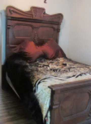 Restored rock house with hot tub and beautiful private deck. 拉蒂默縣酒店