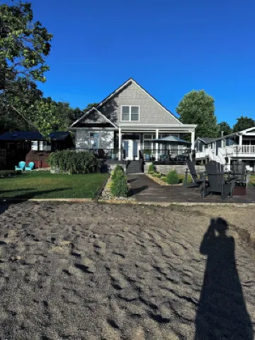 Beautiful Lake House with Private Sandy Beach, Hot Tub, Kayaks, 5 Beds, 5 Bath