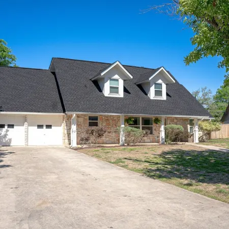 Beautifully remodeled Boerne Charm home located minutes from downtown