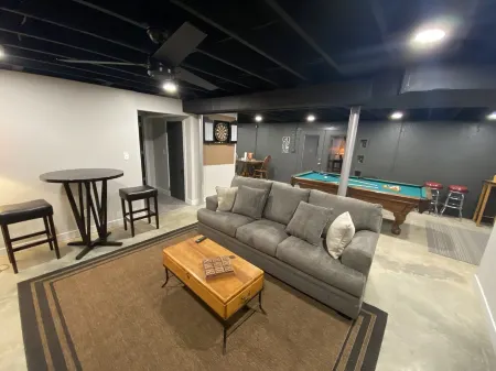 Peaceful Cabin in Cove on Williamstown Lake 7 miles from Ark Encounter