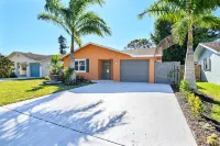 4 Bedroom house just 3 minute drive from Naples beach