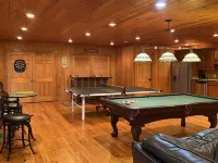 Family Cabin with Hot Tub & Game room. 8.3 miles from Appalachian Ski Mt.
