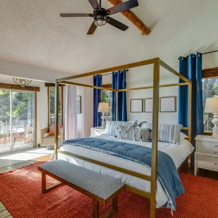 Lakefront Estate With 2 Kitchens Perfect for Events & Families
