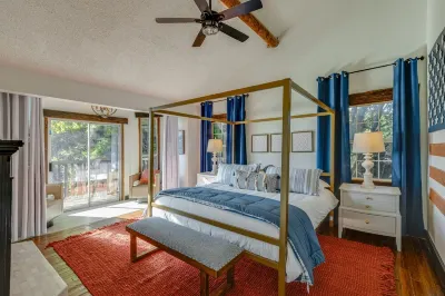 Lakefront Estate With 2 Kitchens Perfect for Events & Families