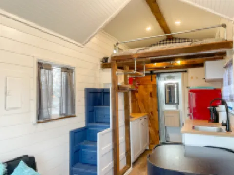 Lakefront Relaxation and Stunning Views - Charming Glamping Escape Hotels in Eastland