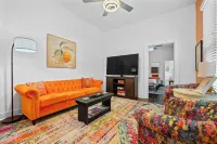 The Tangerine - Walk to Restaurants, Shops, Bars!