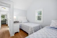 Private Beach Access and Outdoor Shower - Charming Coastal Haven Hotels in Dennis Port