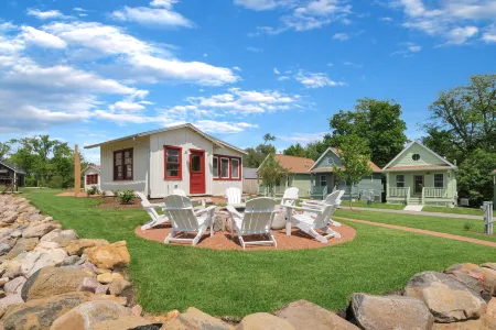 Modern Locktender Home and Functional Layout - Charming Retreat