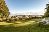 Stunning Views and Spacious Backyard - Charming Family Haven Hotels in Coupeville