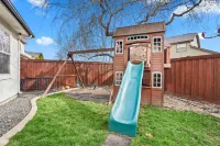 Large Modern 5 Bedroom Custom Home Centrally locat Hôtels à : Eagle