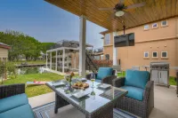 Stunning Luxury Home on Lake LBJ! - Wifi