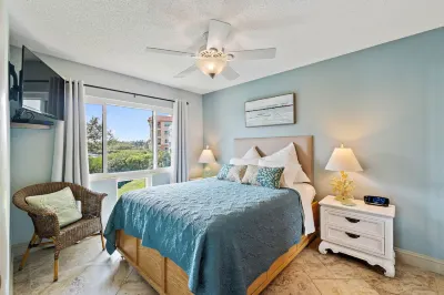 Private Balcony and Resort Amenities - Gorgeous Waterfront Retreat Tierra Verde Light 주변 호텔