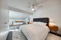 Saltwater Heated Pool and Kayaks - Charming Waterfront Retreat