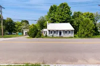 Riverfront studio with river view, full kitchen, & free WiFi Hotels in Springfield