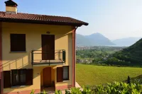 Holiday house terraced villa with large garden Hotel a Rogno