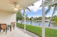 Seaside Haven - Canal Access, Private Courtyard, Wifi Hotels in Sanibel