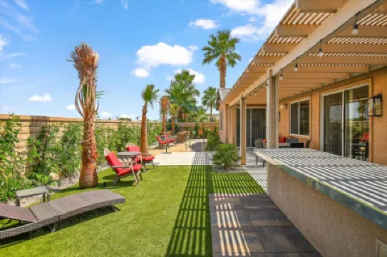 Game Room, Outdoor Kitchen and Fire Pit Retreat - Beautiful Oasis