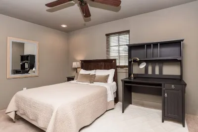 Stylish Comfort and Prime Location Near Attractions - Charming Escape