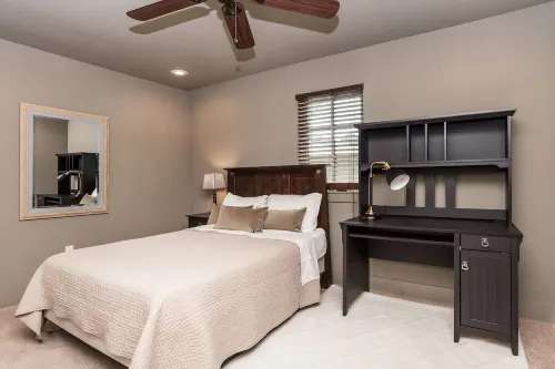 Stylish Comfort and Prime Location Near Attractions - Charming Escape Hotels in Bentonville