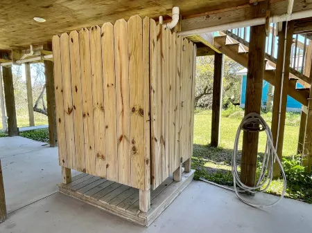 Scenic Wraparound Deck and Screened Porch - Charming Coastal Haven Отели в г. Окракок