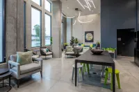 Nashville Vibes: Central 2BR Gem, Sleeps 6 Hotels in Berry Hill