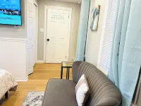 1-bedroom unit with Private Entrance/ Laundry/Kitchen/Parking