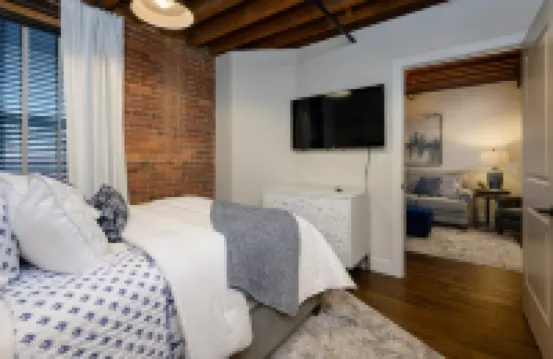 Premium Amenities Retreat - Pool, Gym, Free Parking