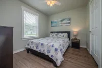 Stylish Cottage with Spacious Loft - Inviting Coastal Retreat