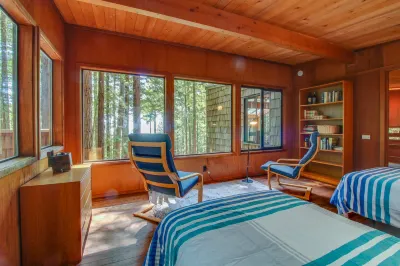 The Redwood House Hotels near Bowling Ball Beach