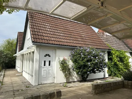 Apartment in the old captain's house Laboe Отели в г. Лабё