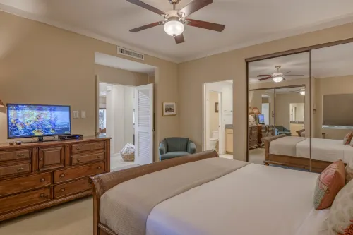 Panoramic Golf Course Views and Spacious Outdoor Living - Luxurious Retreat