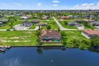 Private Pool, Hot Tub and Waterfront Views - Spacious Tranquil Escape Hotel di Cape Coral
