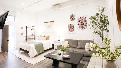 Modern Studio Steps from la Catrina Restaurant - Stylish Escape Hotels near The Heron Inn and Day Spa - A Bed & Breakfast