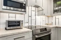 Oceanfront Escape with Pool and Fast Wifi - Stunning Luxury Retreat