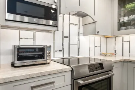 Oceanfront Escape with Pool and Fast Wifi - Stunning Luxury Retreat Отели рядом с достопримечательностью «Fletcher Cove Community Center»