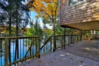 Waterfront Access and Rustic Comforts - Charming Lakeside Retreat Hotels in Leicester