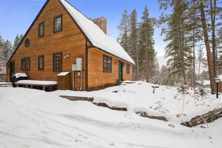 Spacious Cabin with Game Room and Creek Access - Serene Mountain Retreat