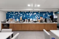 La Quinta Inn & Suites by Wyndham Houston Stafford Sugarland - Aamiainen