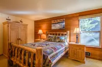 Private Hot Tub and Pool Table - Gorgeous Charming Retreat