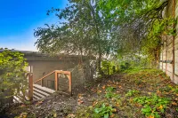 Unending Views and Cozy Living Spaces - Stunning Scenic Escape Hotels near Bainbridge Island Japanese American Exclusion Memorial