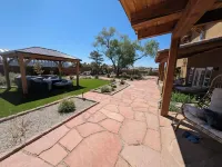 Tranquil 7-bedroom house near the center of Taos