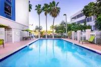 SpringHill Suites by Marriott Miami Airport South Blue Lagoon Area - piscina